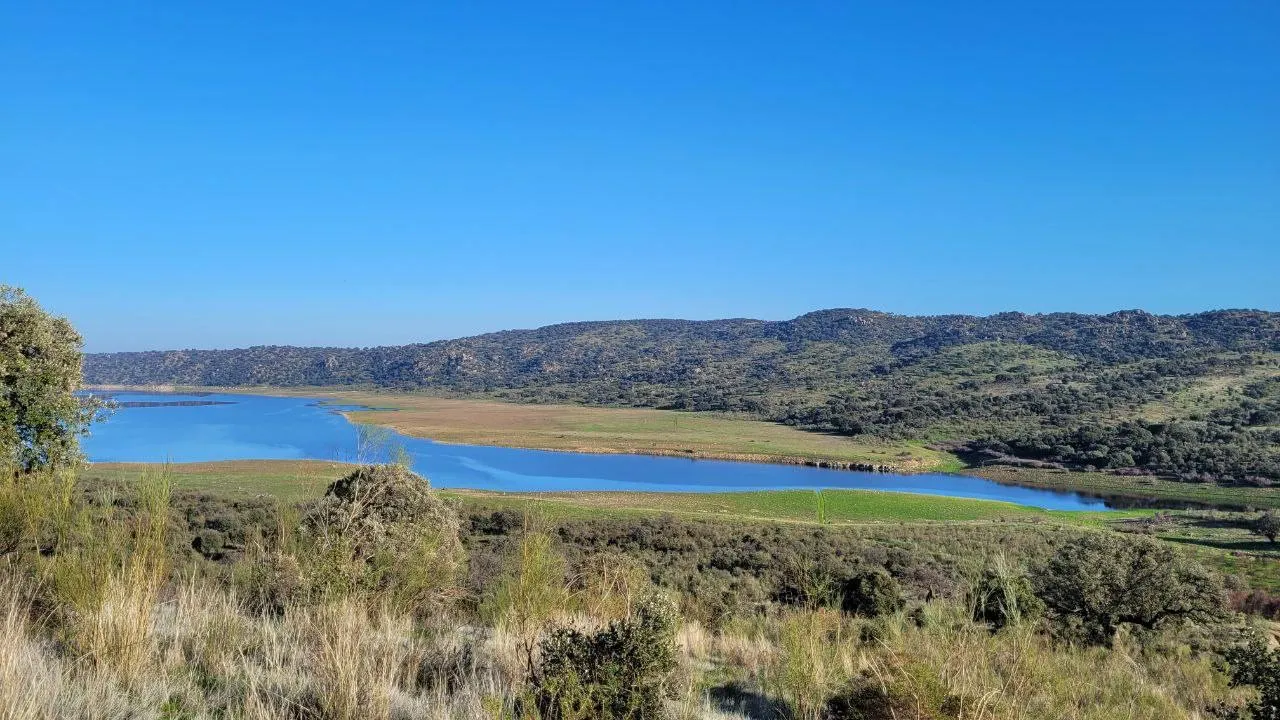 FINCA EN PERALEDA DE SAN ROMAN (Extremadura)