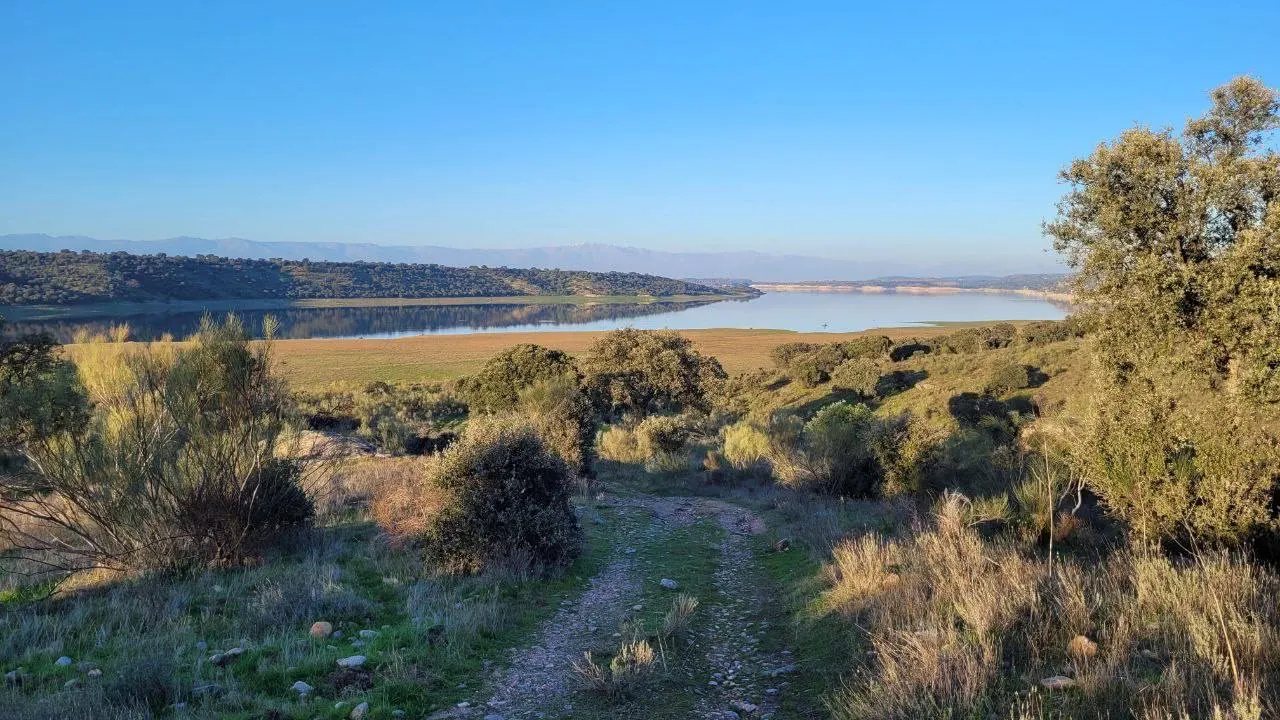 FINCA EN PERALEDA DE SAN ROMAN (Extremadura)