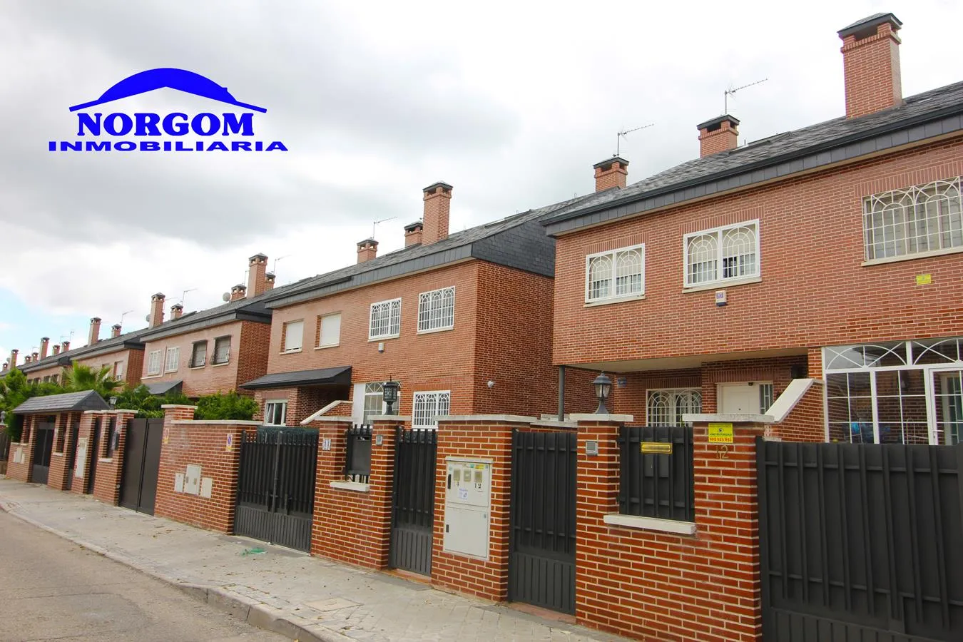 MAGNIFICO CHALET PAREADO EN RIVAS-VACIAMADRID