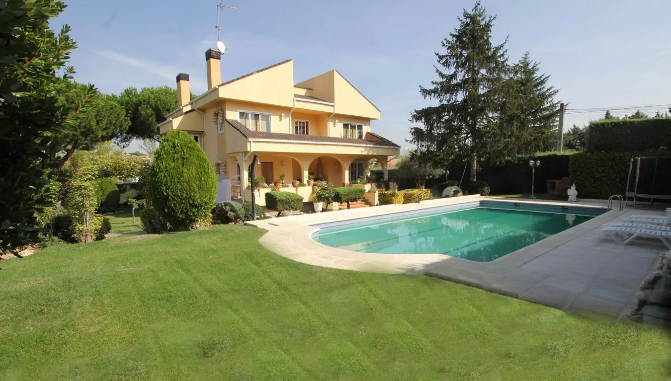 chalet independiente en CAMPODON (ViLLAVICIOSA)