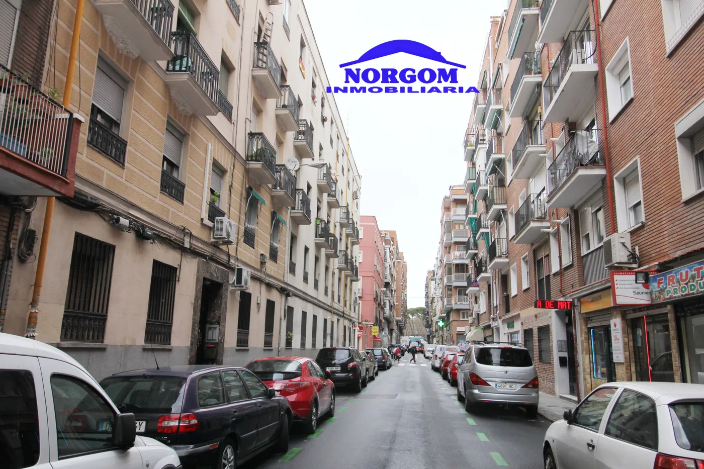 Se vende vivienda en calle Linneo