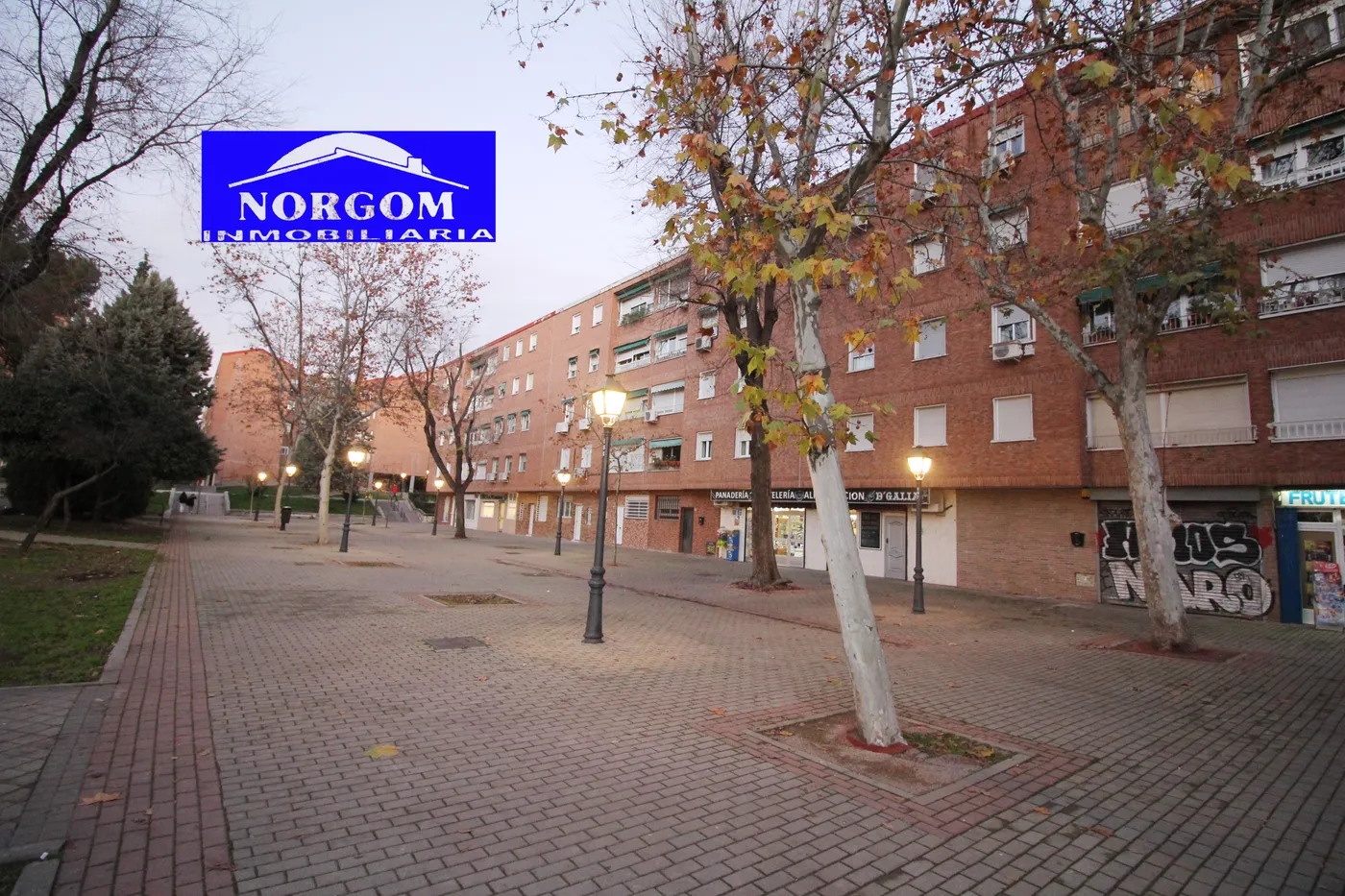 Se vende amplio piso en calle Hacienda de Pavones
