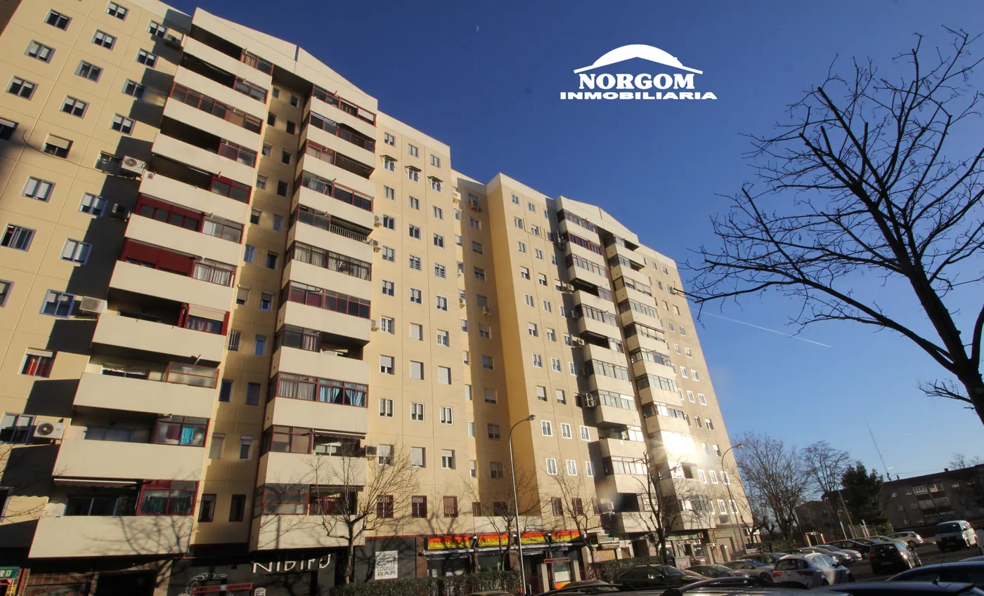 Se vende vivienda de renta libre en calle Leon Felipe