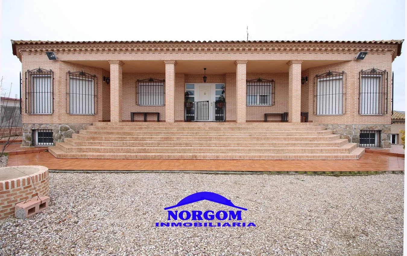 Chalet independiente en venta en barrio paloma, Lominchar (TOLEDO)